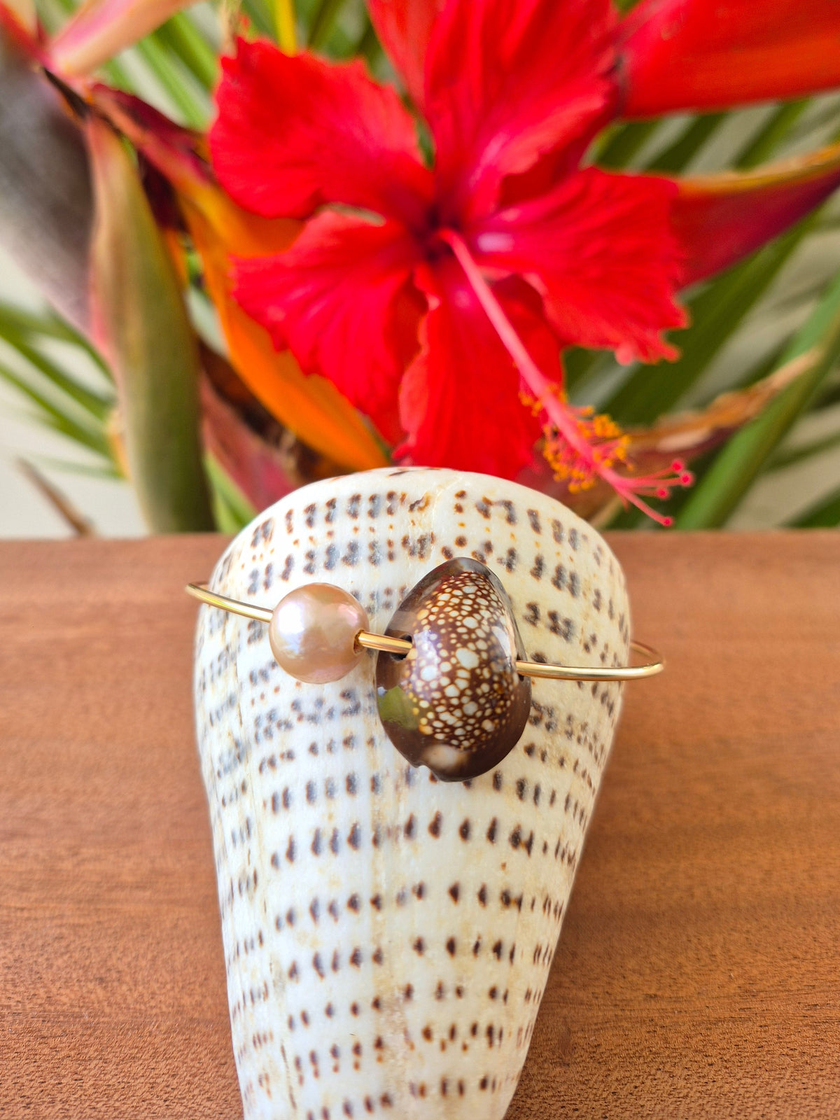 Cowry & Edison Pearl | 14k Gold Filled Bangle