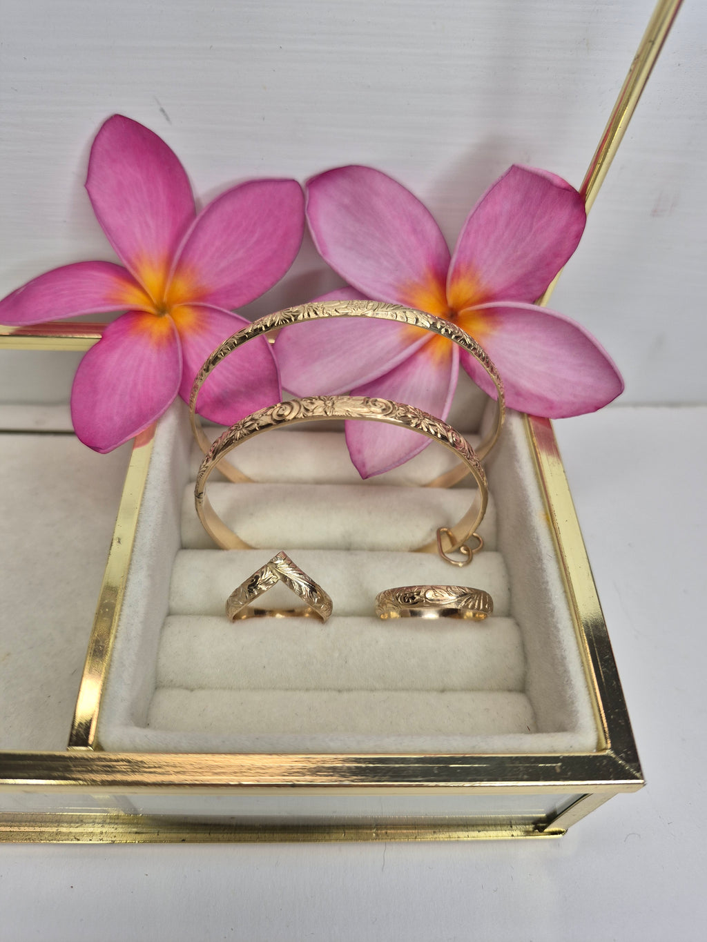 Hawaiian Heirloom Engraved | 1.5mm Bangle | 14K Gold Filled