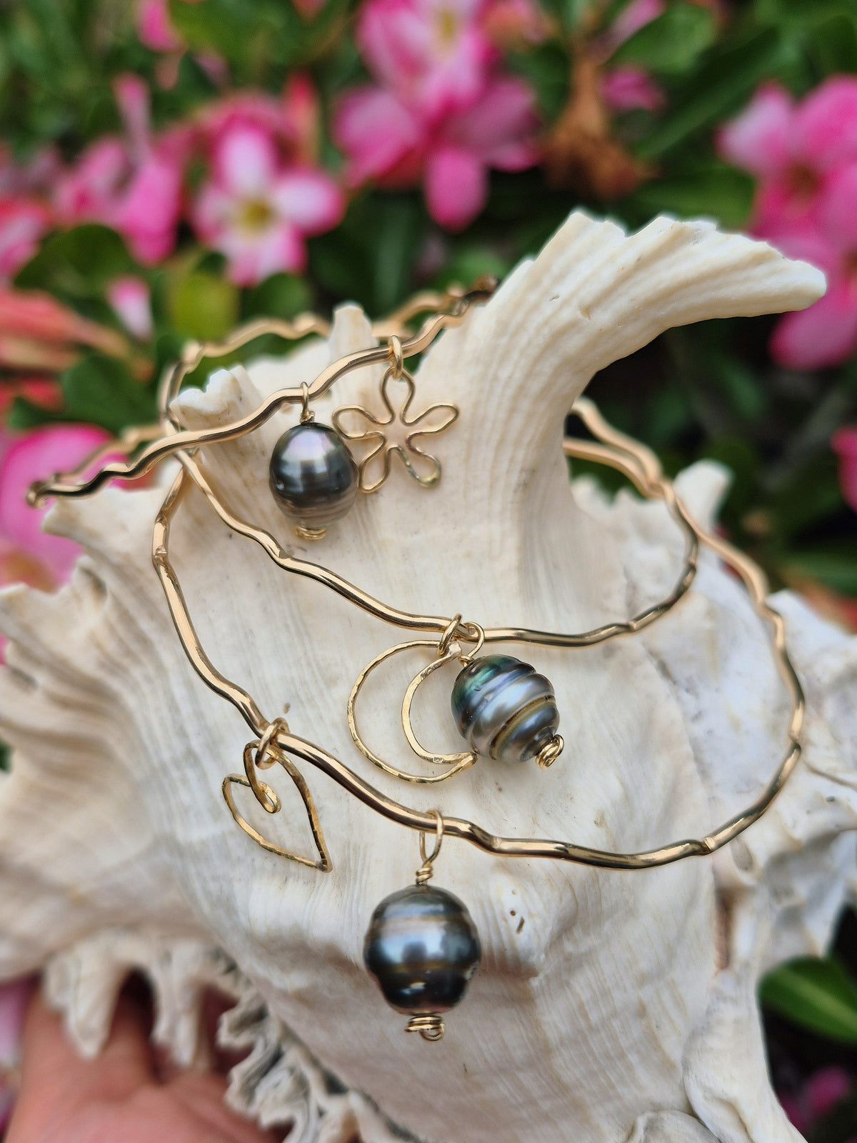 Bangle Wavy | Tahitian Pearl | 14k Gold Filled